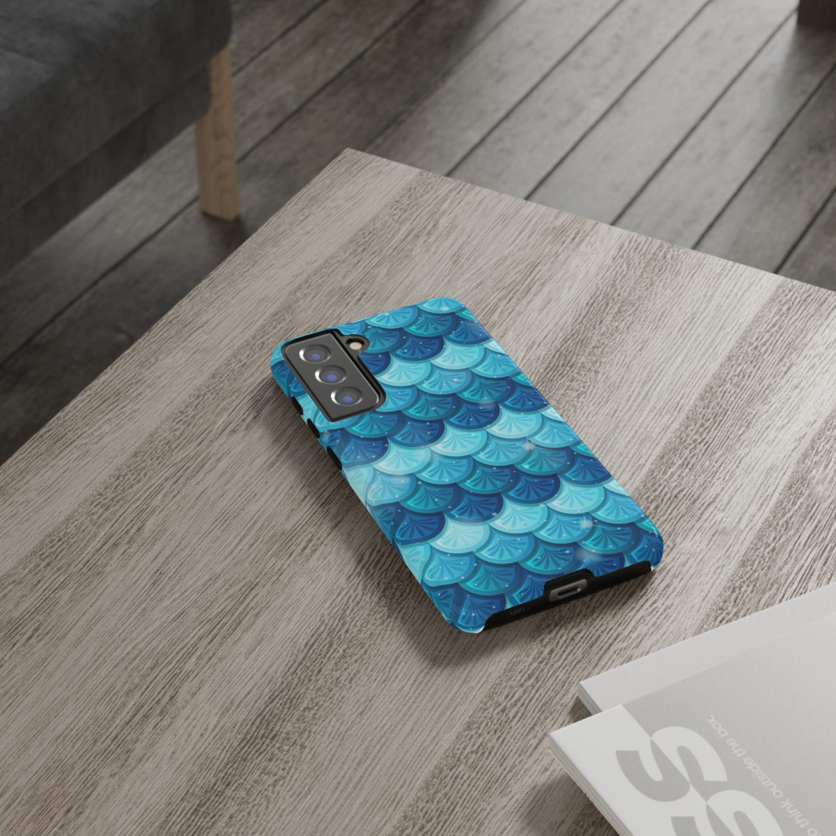 Carcasa Resistente Escamas Sirena Azul — Diseño Inspirado en el Océano